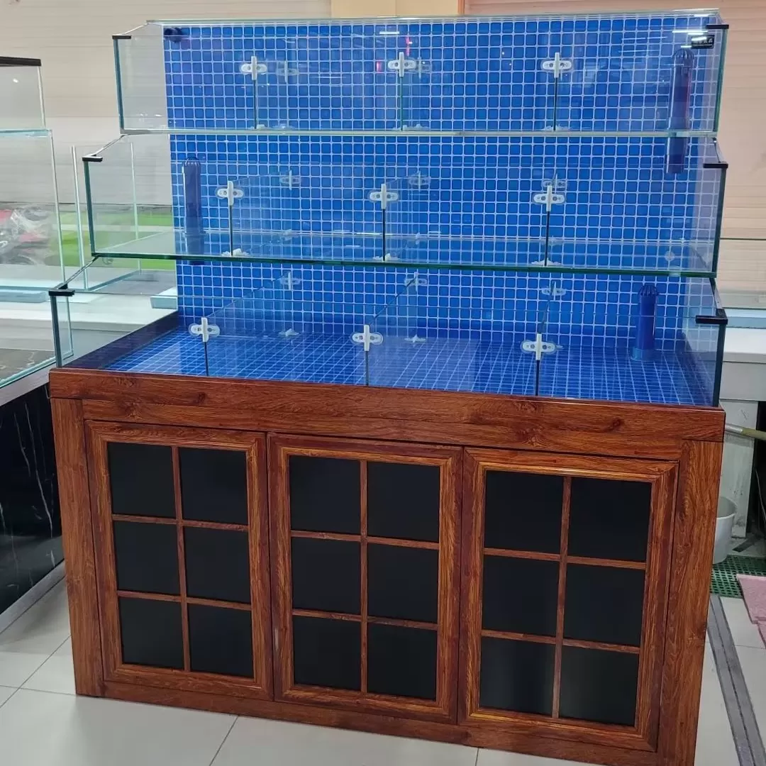 Integrated commercial seafood pool processing with wood-grain storage cabinets for open dining stalls and stepped seafood tanks