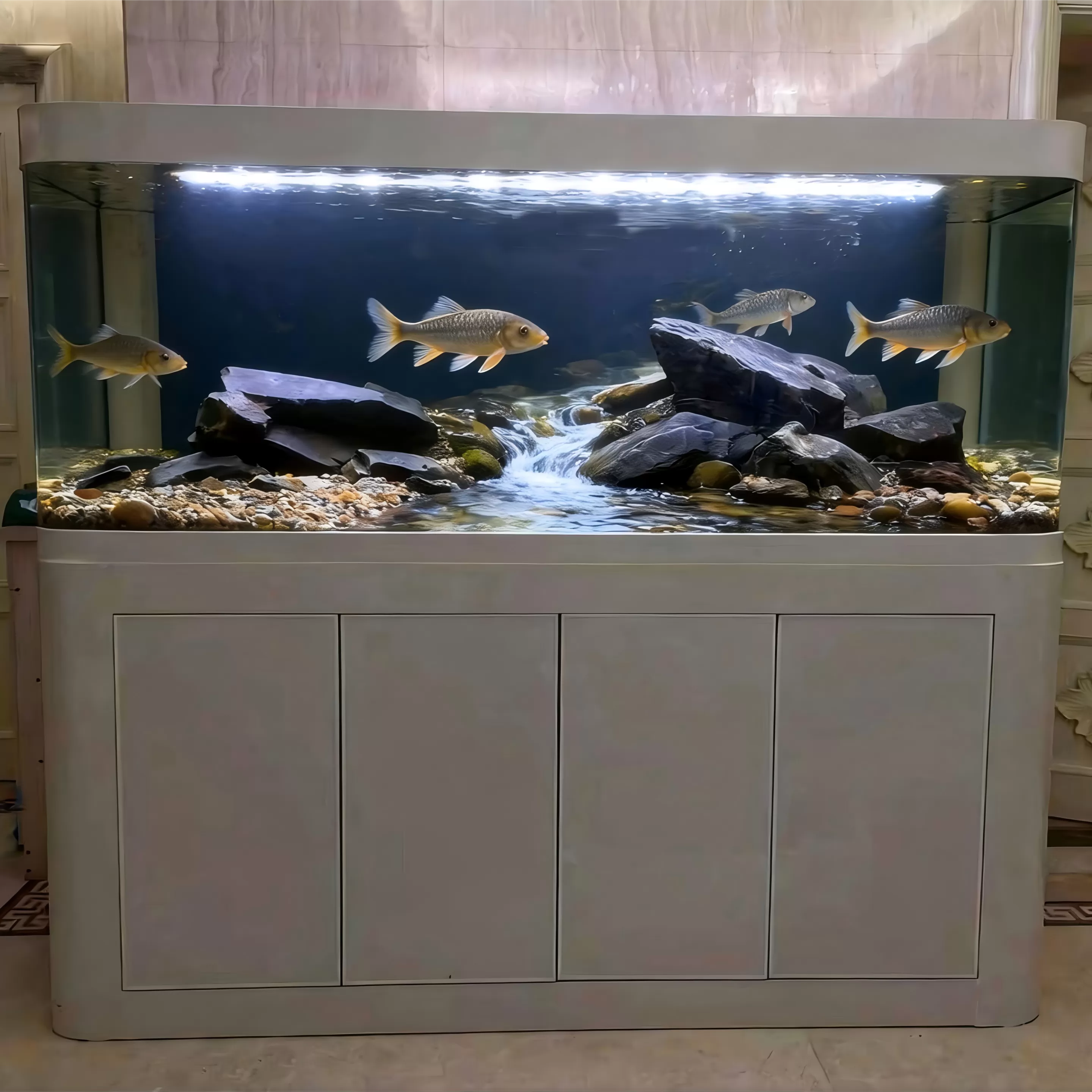 Custom-made arc-shaped fish tanks with full rounded corners, four-door floor-to-ceiling stream landscaping